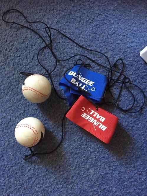 2x voetbal aan band rood blauw bungee ball voetbaltrainer, Verzamelen, Sportartikelen en Voetbal, Zo goed als nieuw, Spel, Buitenlandse clubs