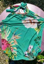 Groene halter top / Rekbare stof. Mt 40/42 Vakantie bloemen, Maat 38/40 (M), Ophalen of Verzenden, Zo goed als nieuw, Zonder mouw