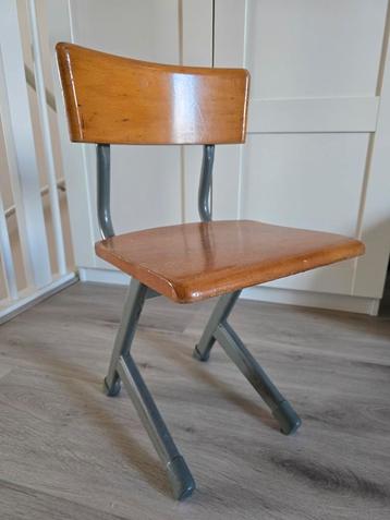 Vintage Schoolstoel beschikbaar voor biedingen