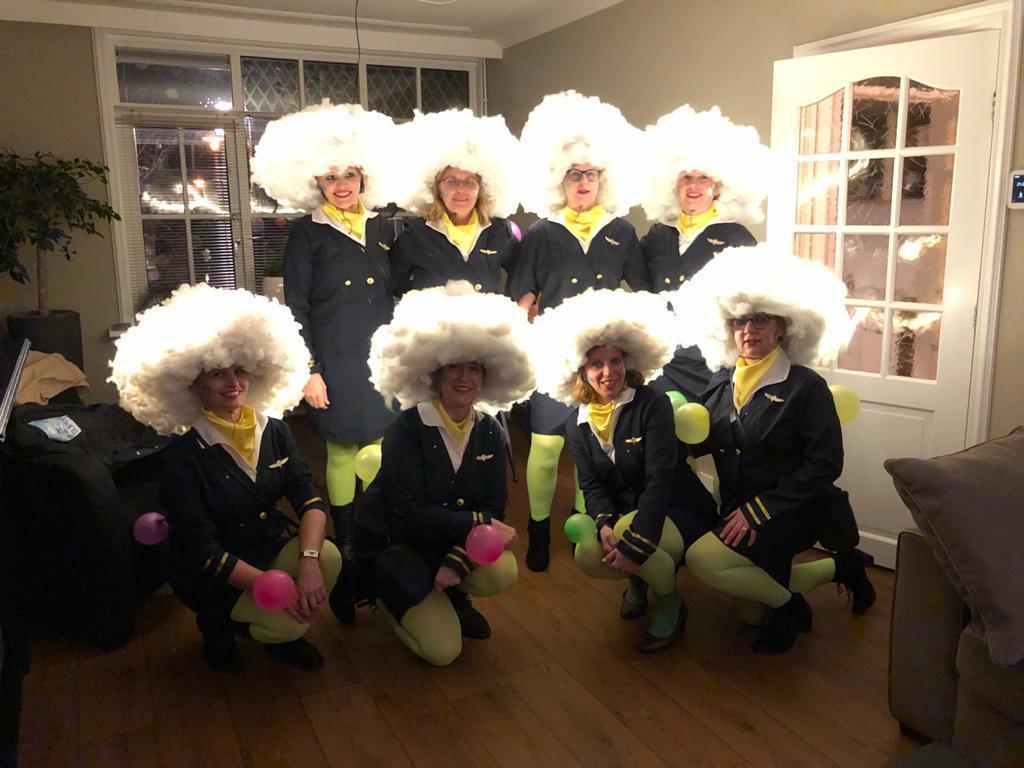 Groep 7stewardessenpakken, Ophalen, Nieuw