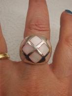 Zilveren royale ring met parelmoer maat ruim 16 nr.2376