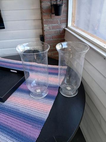 2 Glazen windlichten. beschikbaar voor biedingen