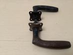 Antieke ijzeren deurklink met rozetten, Antiek en Kunst, Ophalen of Verzenden