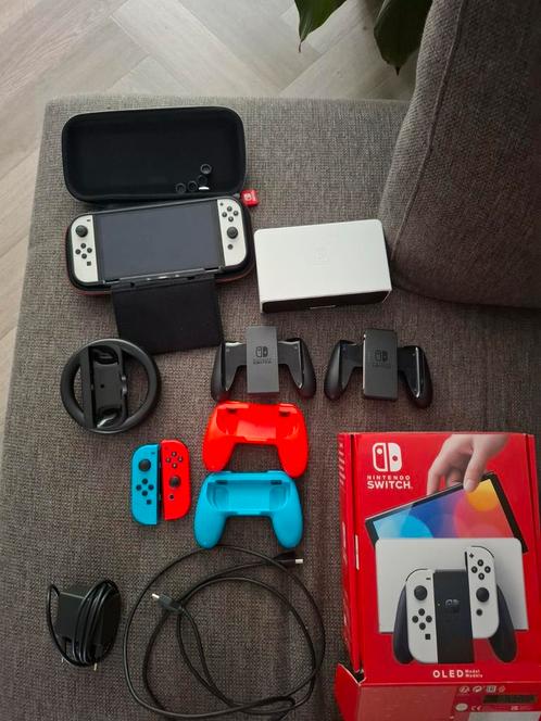 Nintendo Switch OLED met doos, extra Joy-Cons en accessoire, Spelcomputers en Games, Spelcomputers | Nintendo Switch, Zo goed als nieuw