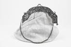zilveren tas beugel, beugeltas (uit 1921) + zijden tasje, Antiek en Kunst, Antiek | Goud en Zilver, Verzenden, Zilver