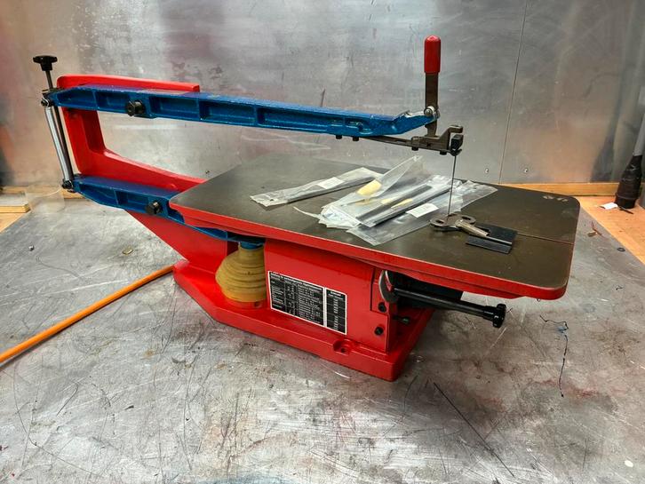 Hegner Multicut quick met toerenregeling en snelspanner, Doe-het-zelf en Verbouw, Gereedschap | Zaagmachines, Zo goed als nieuw