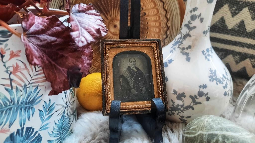 Ambrotype (foto op glas) van oudere vrouw, circa 1860, Gebruikt, Foto, Ophalen of Verzenden, Voor 1940