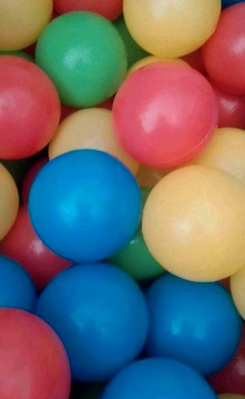 +- 300 Ballenbak ballen  beschikbaar voor biedingen