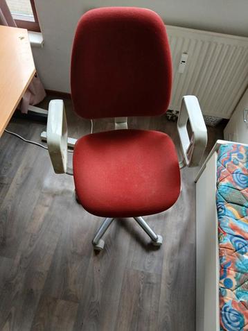 Bureaustoel beschikbaar voor biedingen