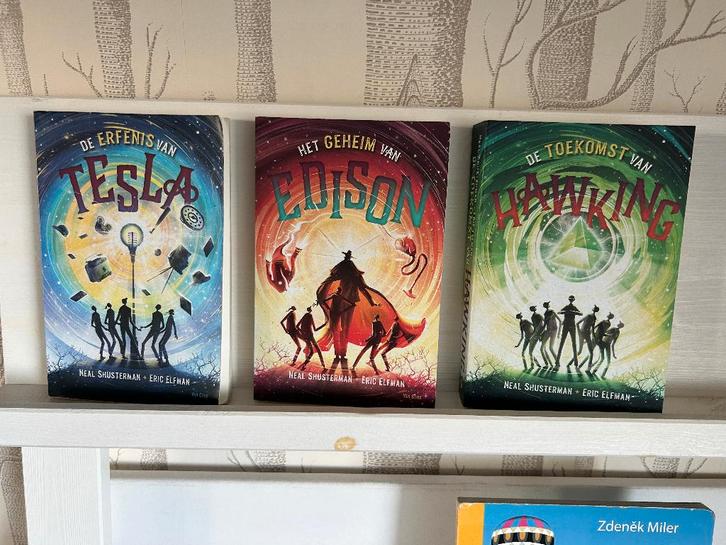 SET trilogie acceleratie Tesla Edison Hawking, Boeken, Fantasy, Zo goed als nieuw, Ophalen of Verzenden