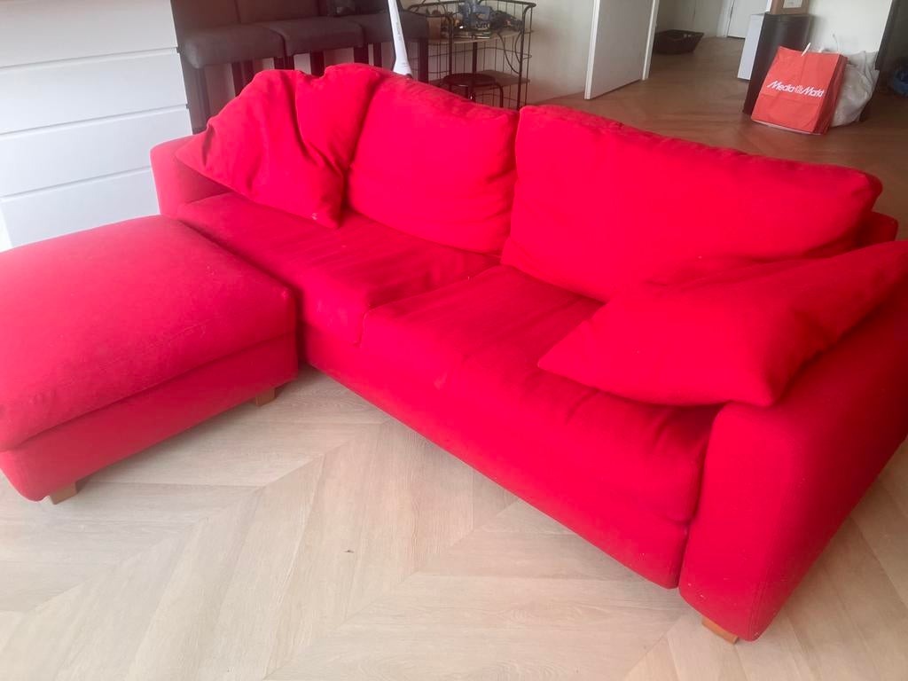 Gratis afhalen! Rode kwalitatief goede bank zeer goede staat, Ophalen, Overige materialen, 100 tot 150 cm, Zo goed als nieuw