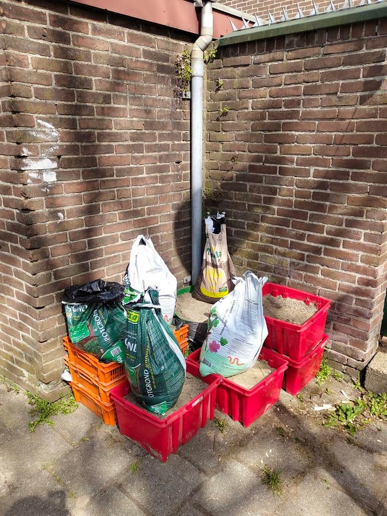 200-300 liter grijs/geel zand gratis af te halen, Ophalen, Gebruikt, Ophoogzand