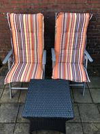 Twee inklapbaar stoelen met tafel een kussen., Ophalen, Zo goed als nieuw