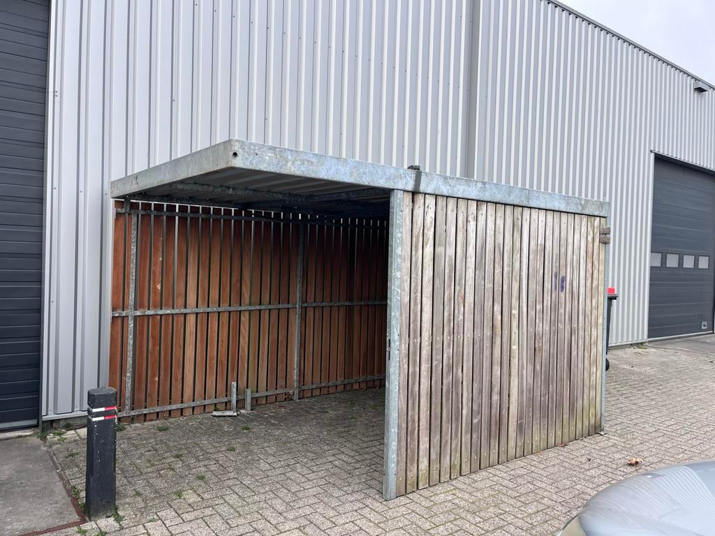 Robuust fietsenhok met open zijde - Hout en metaal, Tuin en Terras, Bergingen en Tuinkasten, Ophalen of Verzenden, Gebruikt, Hout