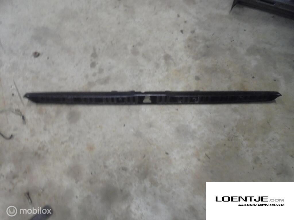 afdeklijst kofferbak stootlijst koffer bmw e30 sedan coupe, Auto-onderdelen, Interieur en Bekleding, Gebruikt, Ophalen of Verzenden