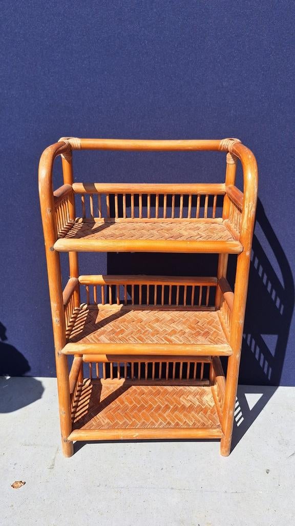 Vintage manou schappen kastje, handdoeken rekje, nachtkastje, Gebruikt, Vintage, Ophalen of Verzenden, Natuurlijk materiaal