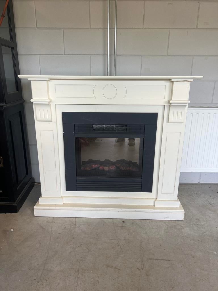 Elektrische haard met klassieke ombouw, Huis en Inrichting, Haarden, Ophalen, Gebruikt, Elektrische haard, C