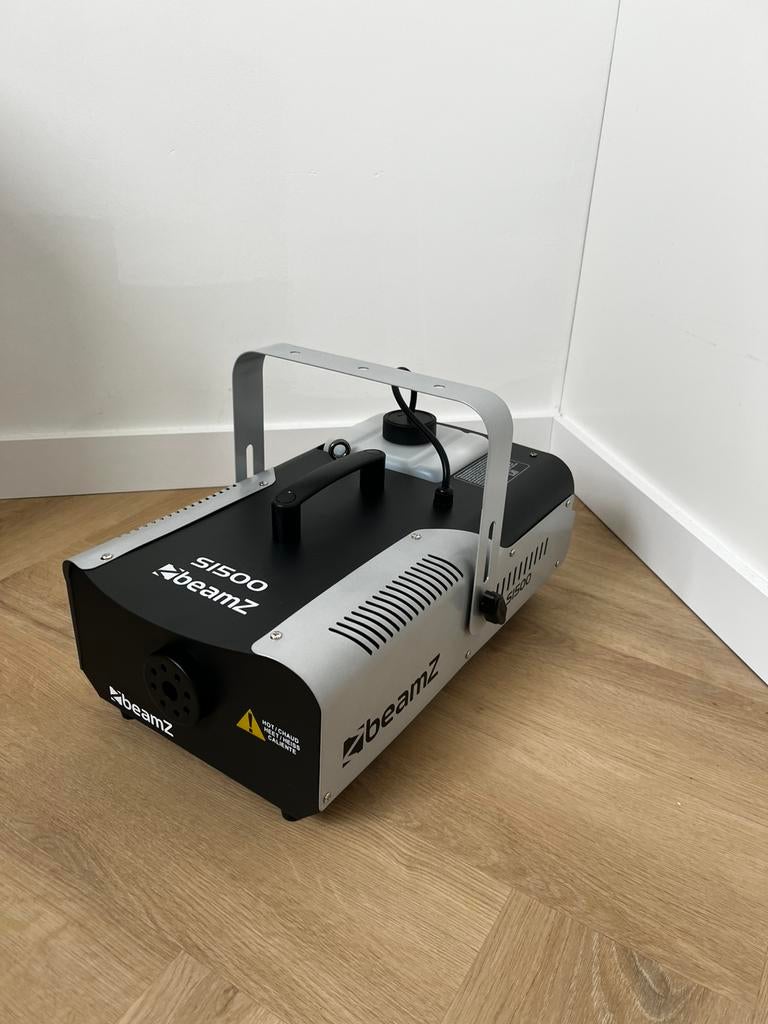 Rookmachine 1500W huren + 1L vloeistof | Feest / DJ / Party, Ophalen, Zo goed als nieuw, Overige