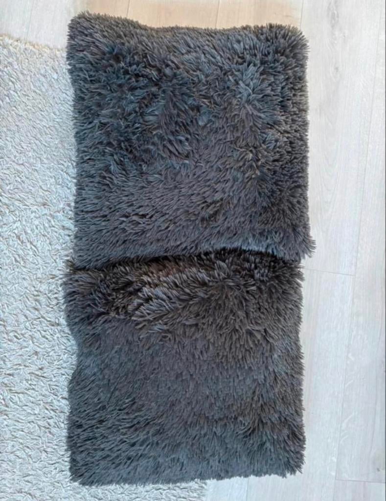 Grijze Kussens Kwantum 45x45 cm, Ophalen of Verzenden, Zo goed als nieuw, Grijs, Vierkant