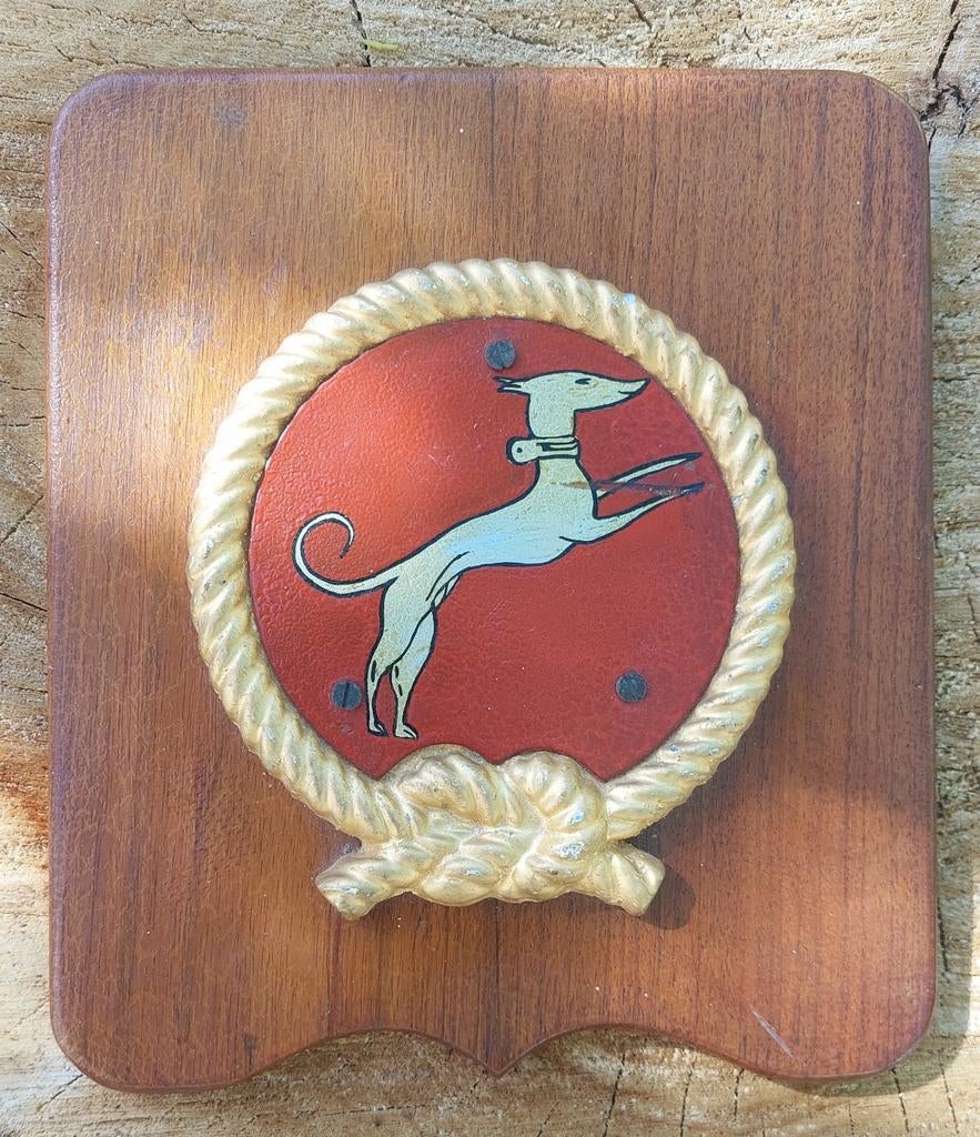 Houten schildje met gietijzeren afbeelding van hazewindhond, Dieren en Toebehoren, Ophalen of Verzenden