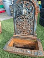 Antieke gietijzeren wandfontein met messing kraan, Tuin en Terras, Ophalen, Gebruikt, Gietijzer, Overige typen