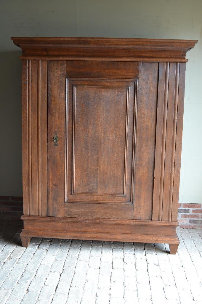 Prachtige antieke eiken houten Spinde kast, broodkast.