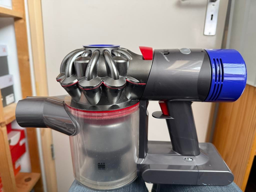 Dyson V8 steelstofzuiger compleet met hulpstukken., Ophalen of Verzenden, Gebruikt, Reservoir, Stofzuiger