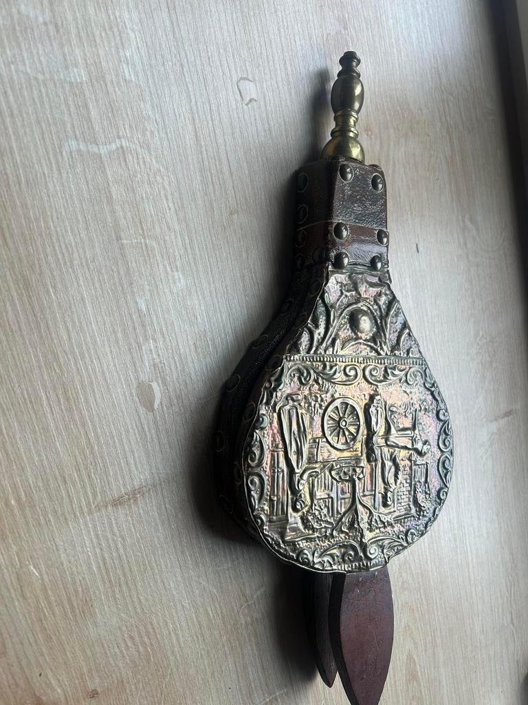 Antieke Blaasbalg met Gedetailleerd Messing Decor, Ophalen of Verzenden, Gebruikt