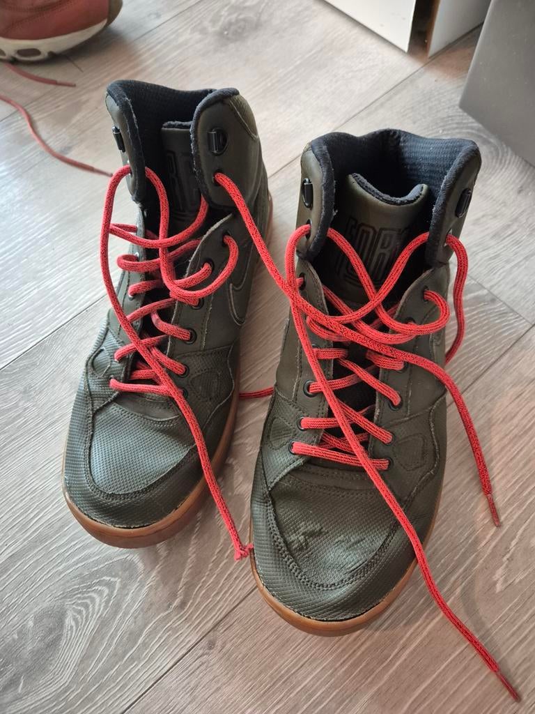 Nike sneakers groen met rode veters, Ophalen of Verzenden