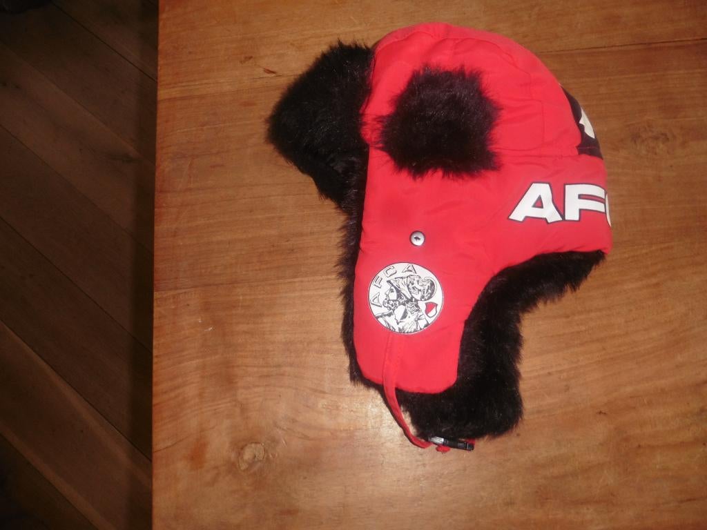 Ajax wintermuts met bont en oud logo., Verzamelen, Ophalen of Verzenden, Nieuw, Ajax, Overige typen
