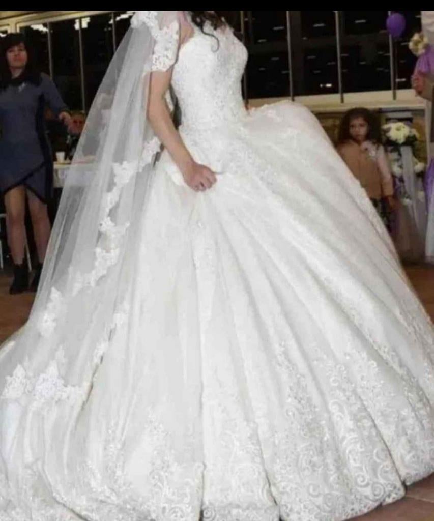 Prachtige bruidsjurk maat 32/34 met sluier, Kleding | Dames, Trouwkleding en Trouwaccessoires, Ophalen of Verzenden, Gedragen