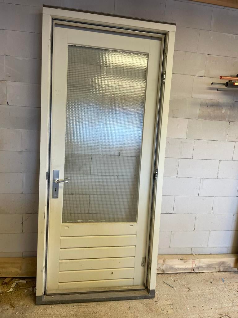 Buiten deur met kozijn, Doe-het-zelf en Verbouw, Kozijnen en Schuifpuien, Deurkozijn, Zo goed als nieuw, 150 tot 225 cm, Hout