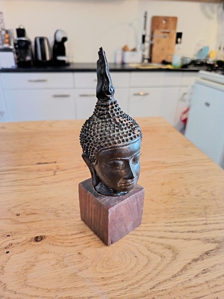 Bronzen Boeddha Beeld op Houten Sokkel, Antiek en Kunst, Kunst | Beelden en Houtsnijwerken, Overige onderwerpen, Minder dan 20 cm