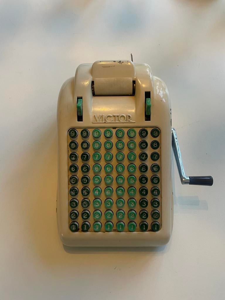 Victor rekenmachine, Ophalen