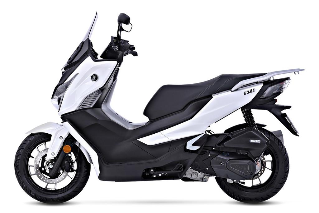 VOGE SR 1 (bj 2026), Motoren, Industriparken 21
DK-2750  BALLERUP, DK, Scooter, Bedrijf, C. Reinhardt A/S