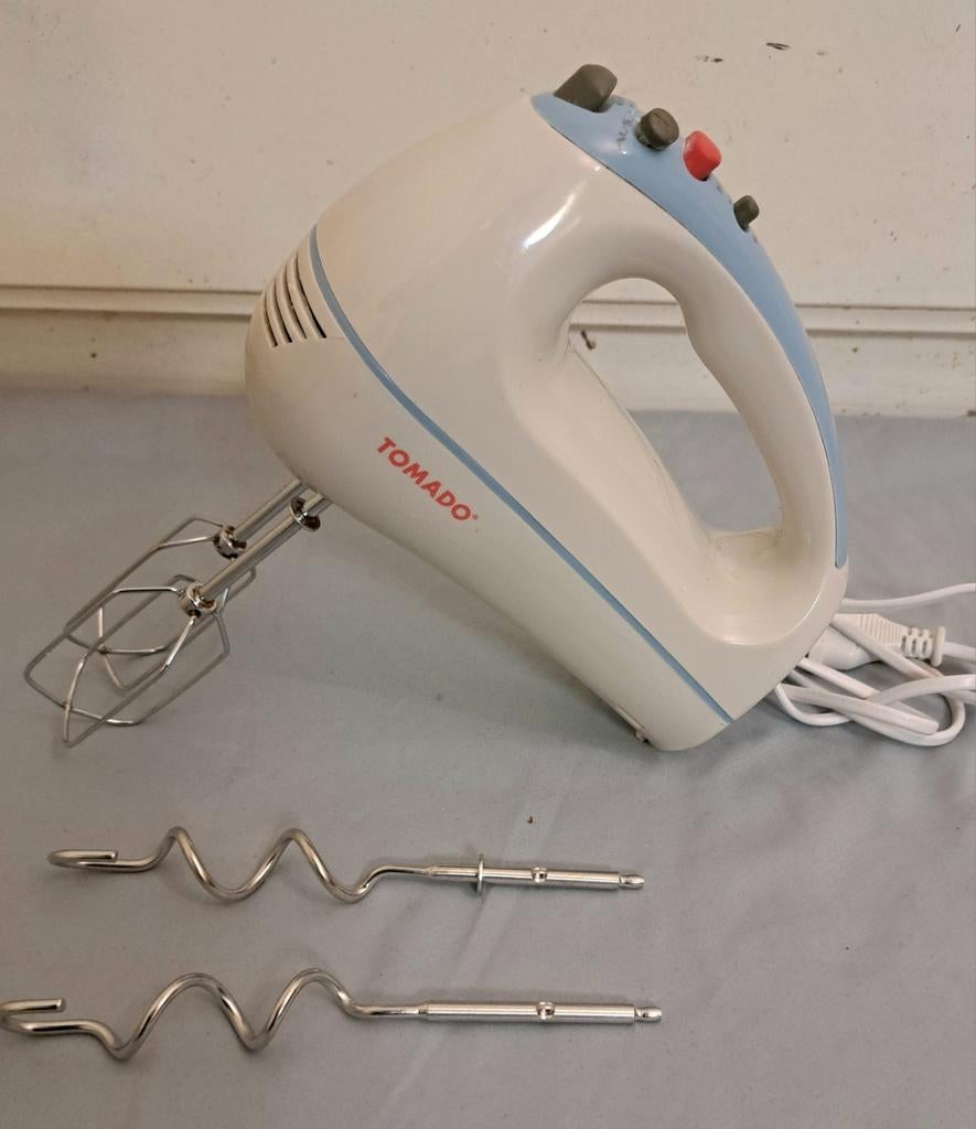 Tomado handmixer mengt of kneedt u in een handomdraai versch, Ophalen of Verzenden, Zo goed als nieuw, 3 snelheden of meer