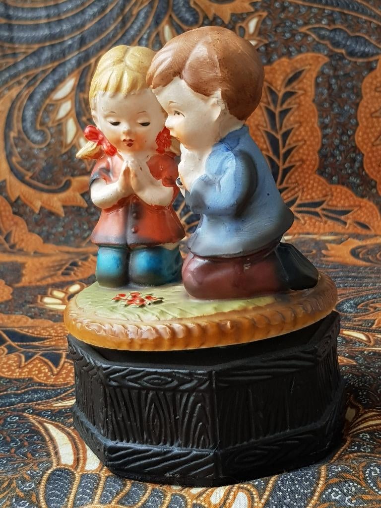 Mooie oude muziekdoos uit Duitsland van porselein 15 cm., Antiek en Kunst, Ophalen of Verzenden