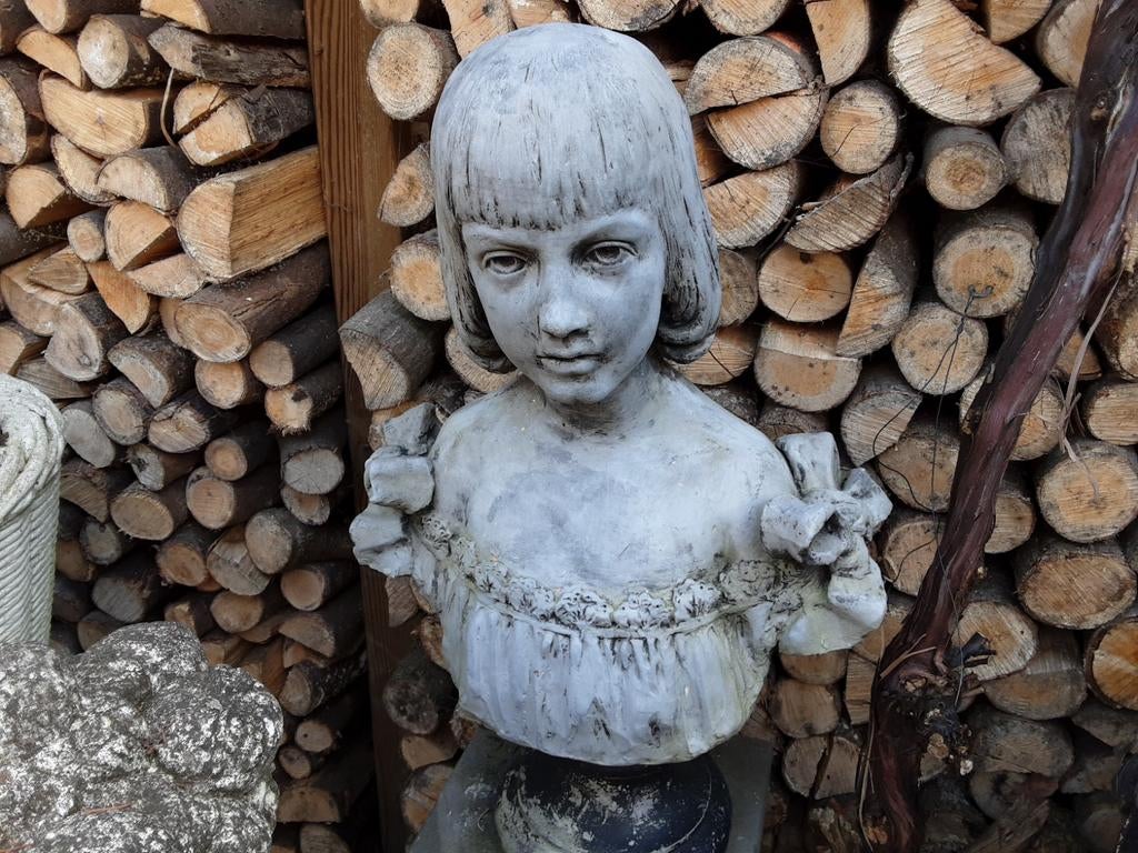 Antieke meisjes beeld,Gesigneerd, Ophalen, Metaal