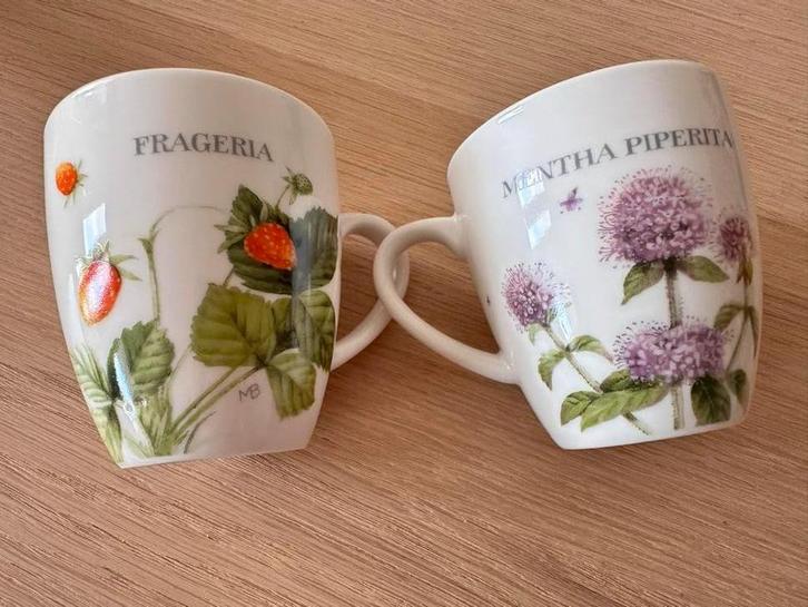 2 Marjolein Bastin Wildflowers mokken -  porselein, Huis en Inrichting, Keuken | Servies, Zo goed als nieuw, Kop(pen) en/of Schotel(s)