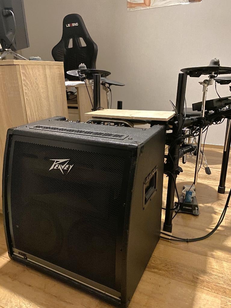 Peavey KB 5 actieve speaker  200 Watt RMS, Muziek en Instrumenten, Versterkers | Bas en Gitaar, Ophalen, Gebruikt, 100 watt of meer