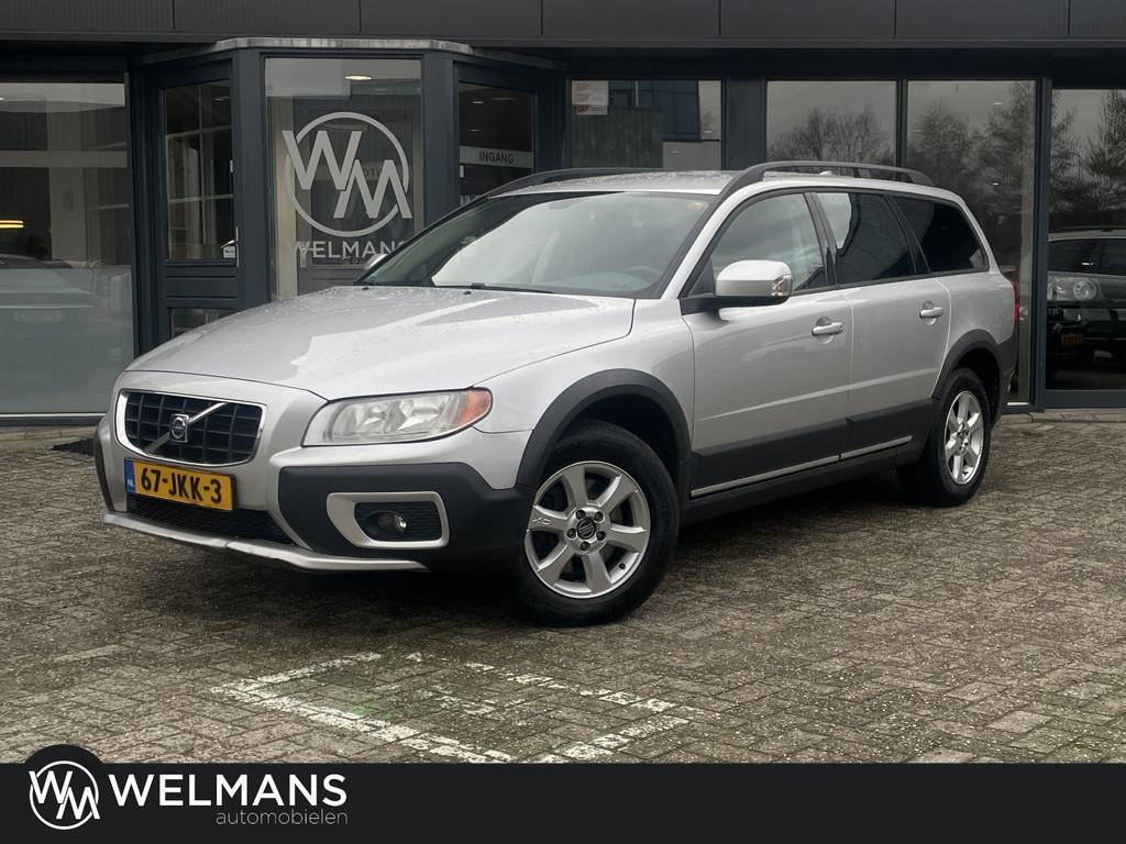 Volvo XC70 2.4 D5 AWD Leder | Navi | 2e eig | Distr vv in 20, Automaat, 1716 kg, Gebruikt, Zwart