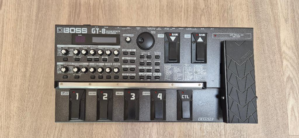 Boss GT8 multi-effect processor met Boss-draagtas., Muziek en Instrumenten, Effecten, Ophalen of Verzenden, Gebruikt, Multi-effect