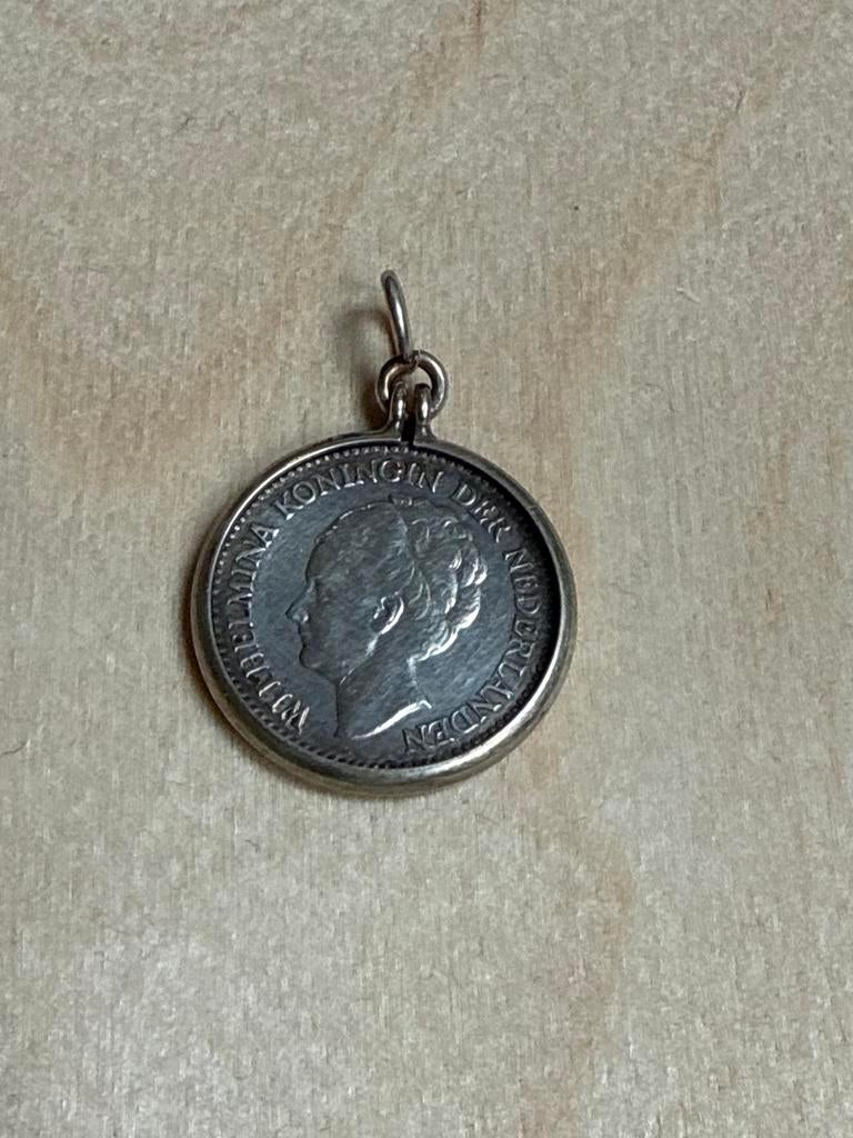 Halve zilveren gulden (1930) in hanger, ½ gulden, Verzenden, Zilver, Koningin Wilhelmina