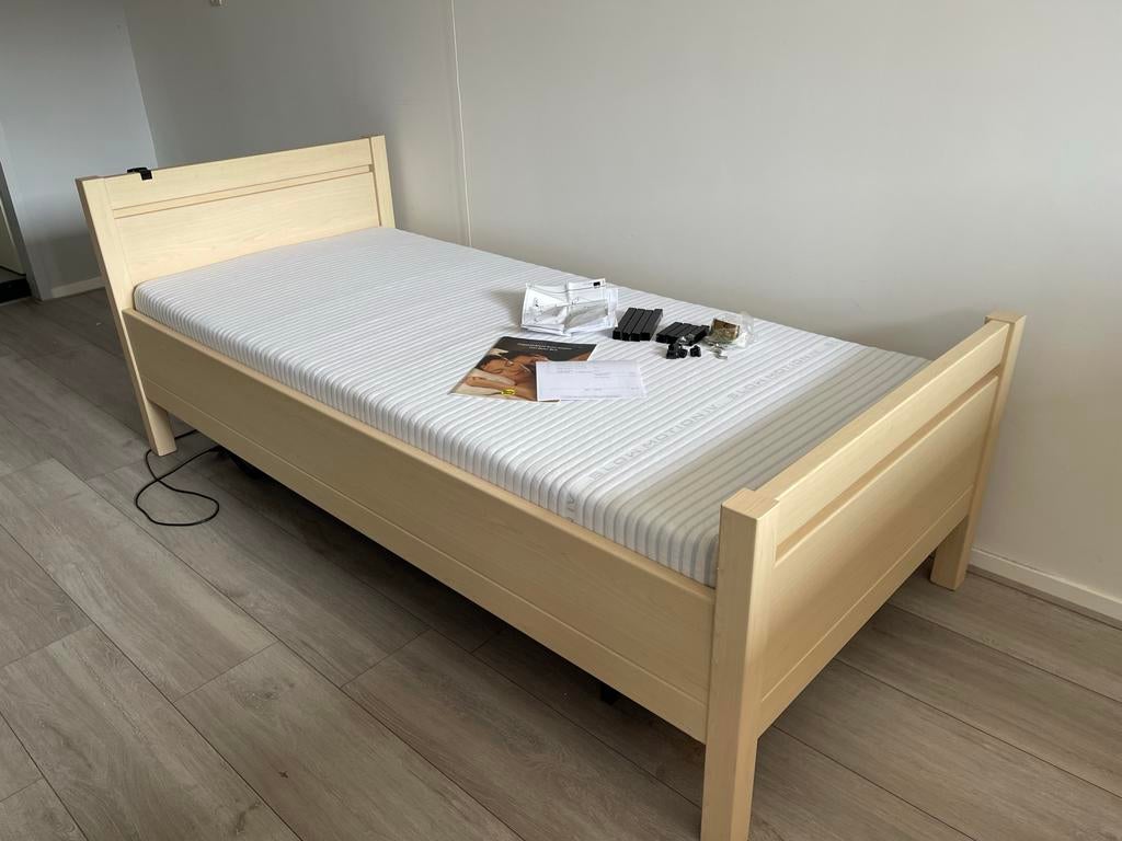 Elektrisch verstelbaar bed + matras (90x200)– z.g.a.n., Ophalen, Verstelbaar, 90 cm, Eenpersoons