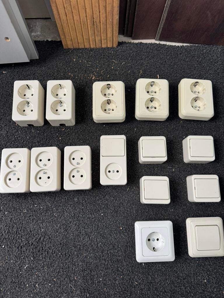 Diverse stopcontacten, schakelaars, Ophalen, Gebruikt, Stopcontact