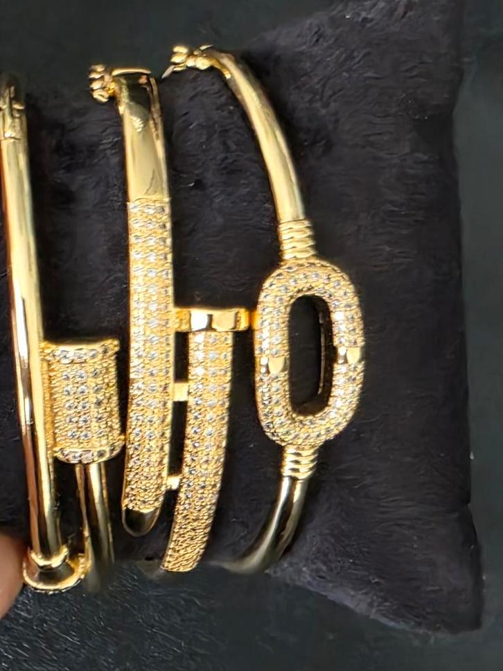 Gouden kleur Armbanden Set met Steentjes, Sieraden, Tassen en Uiterlijk, Armbanden, Nieuw, Overige materialen, Goud, Met kristal