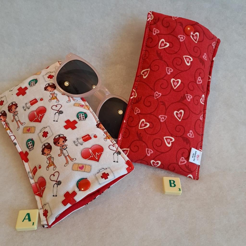 Brillenhoesje verpleegster of rode hartjes, Ophalen of Verzenden, Nieuw, Rood