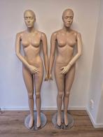 2 etalagepoppen de handen paar vingers zijn stuk, Ophalen, Gebruikt