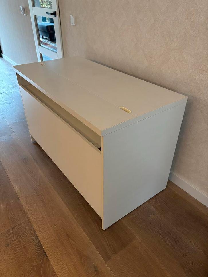 GRATIS Wit IKEA bureau “Besta”, Huis en Inrichting, Bureaus, Gebruikt, Bureau, Ophalen