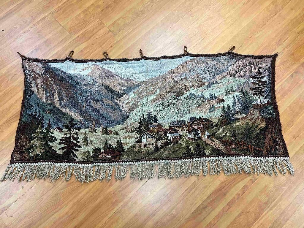 Vintage retro wandkleed met dorp en bergen 144/59 cm